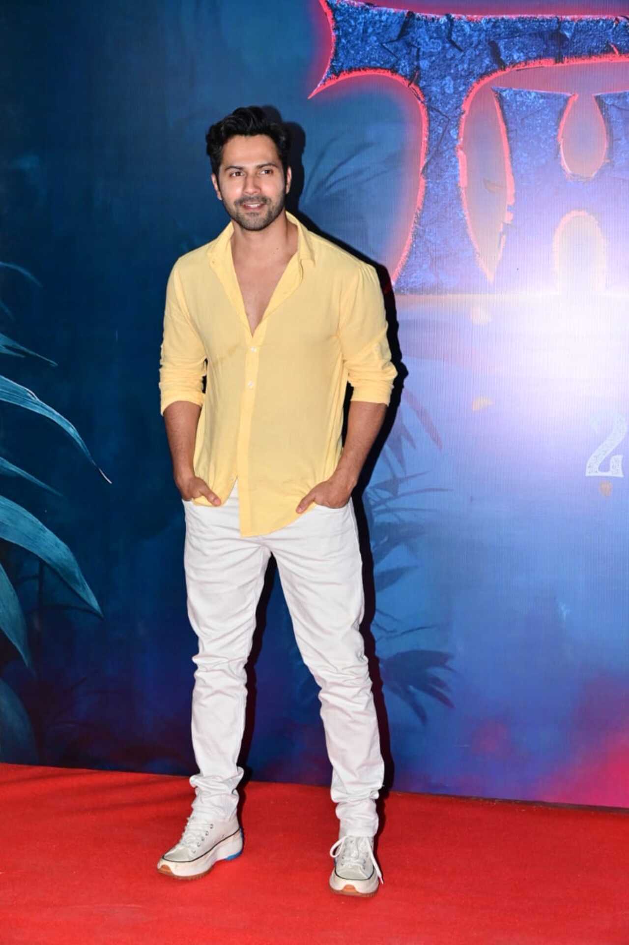 Varun Dhawan too arrived at the premiere night. He was seen in simple yellow shirt which he paired it with while bottoms.